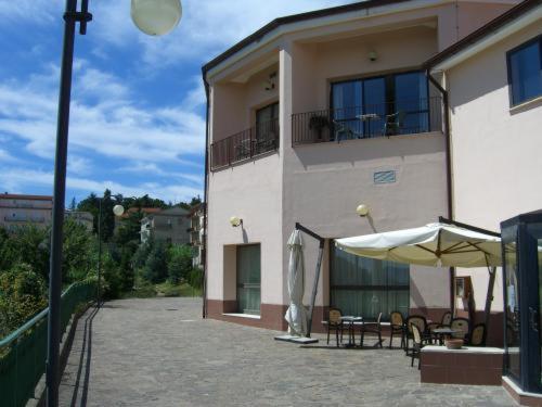 Hotel Ambasciatori Calitri ภายนอก รูปภาพ