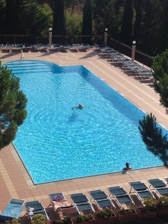 Hotel Ambasciatori Calitri ภายนอก รูปภาพ