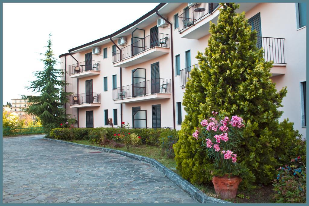 Hotel Ambasciatori Calitri ภายนอก รูปภาพ